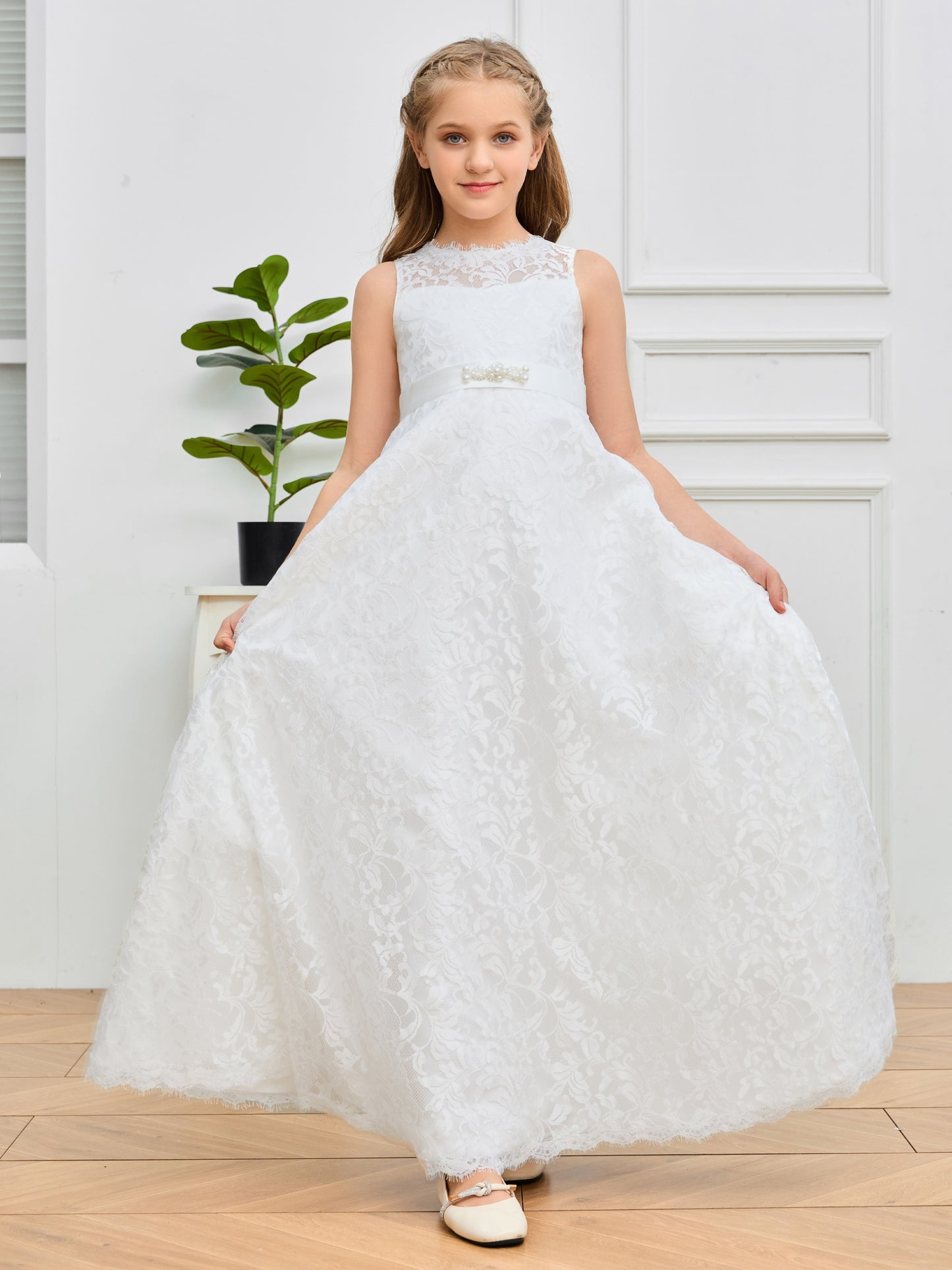 Elegant Sleeveless Lace Flower Girl Dress