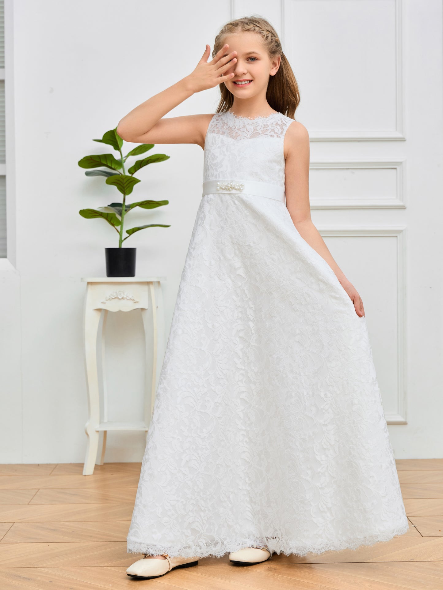 Elegant Sleeveless Lace Flower Girl Dress