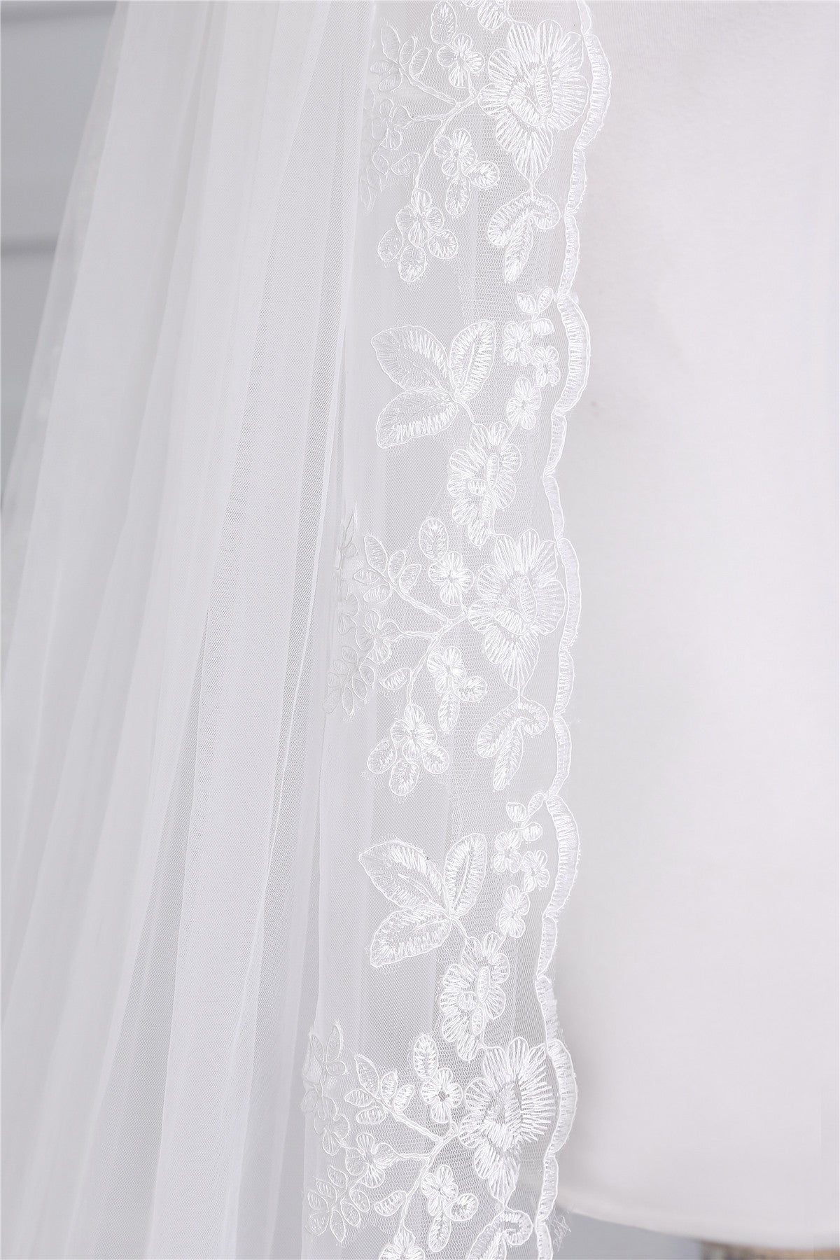Wedding Veil One-Tier Tulle Lace Edge Cathedral Veils Appliques TS91021